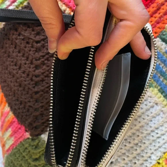 Tumi leather black and white wallet - Picture 4 of 5